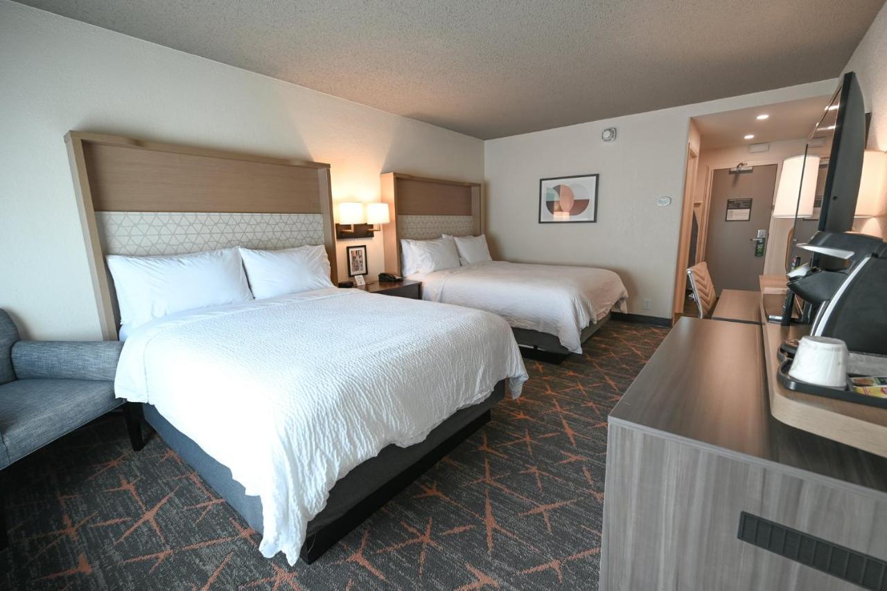 Holiday Inn Cleveland-Mayfield By Ihg Exterior photo