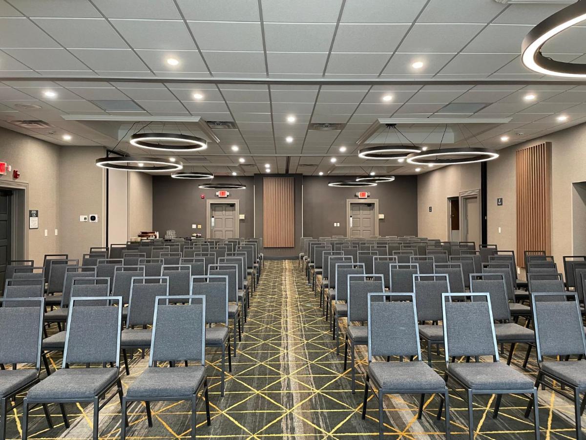 Holiday Inn Cleveland-Mayfield By Ihg Exterior photo