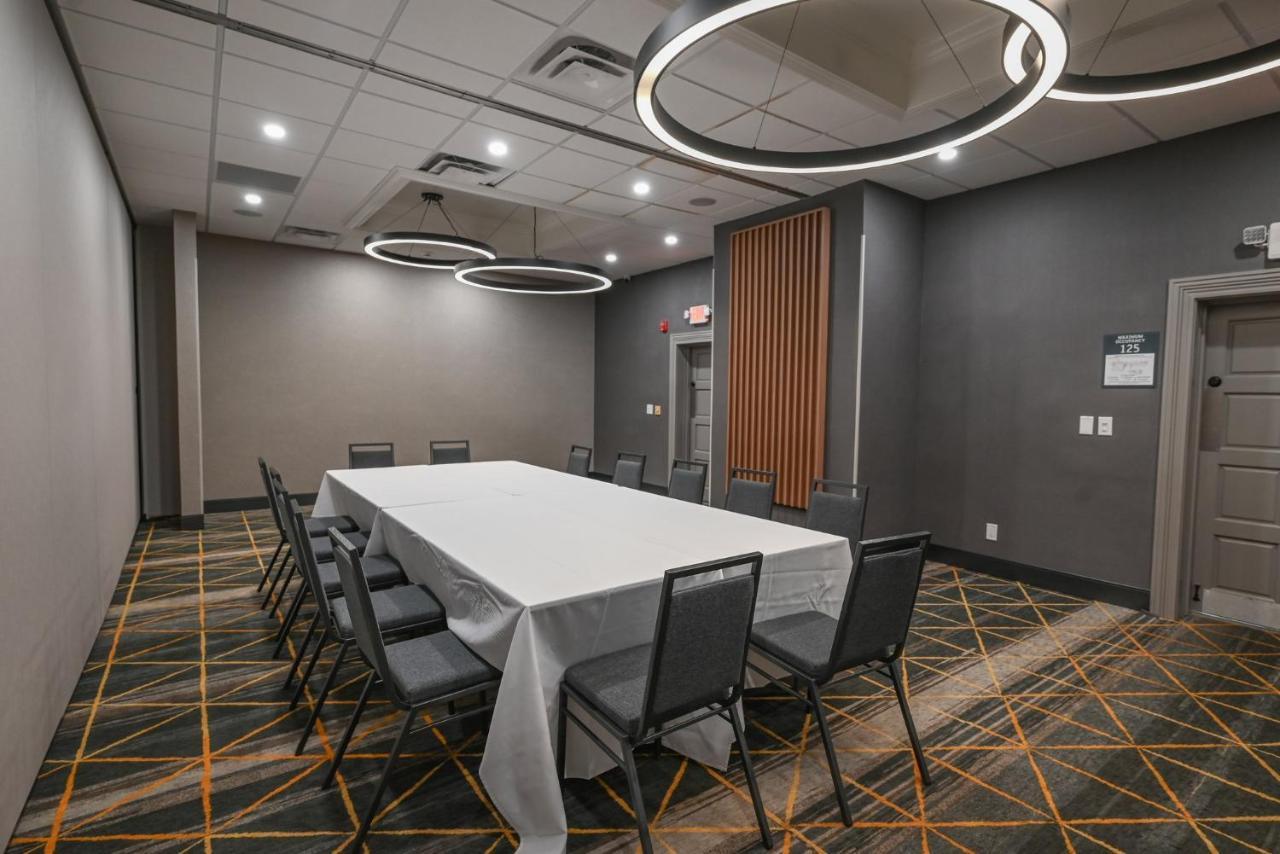 Holiday Inn Cleveland-Mayfield By Ihg Exterior photo