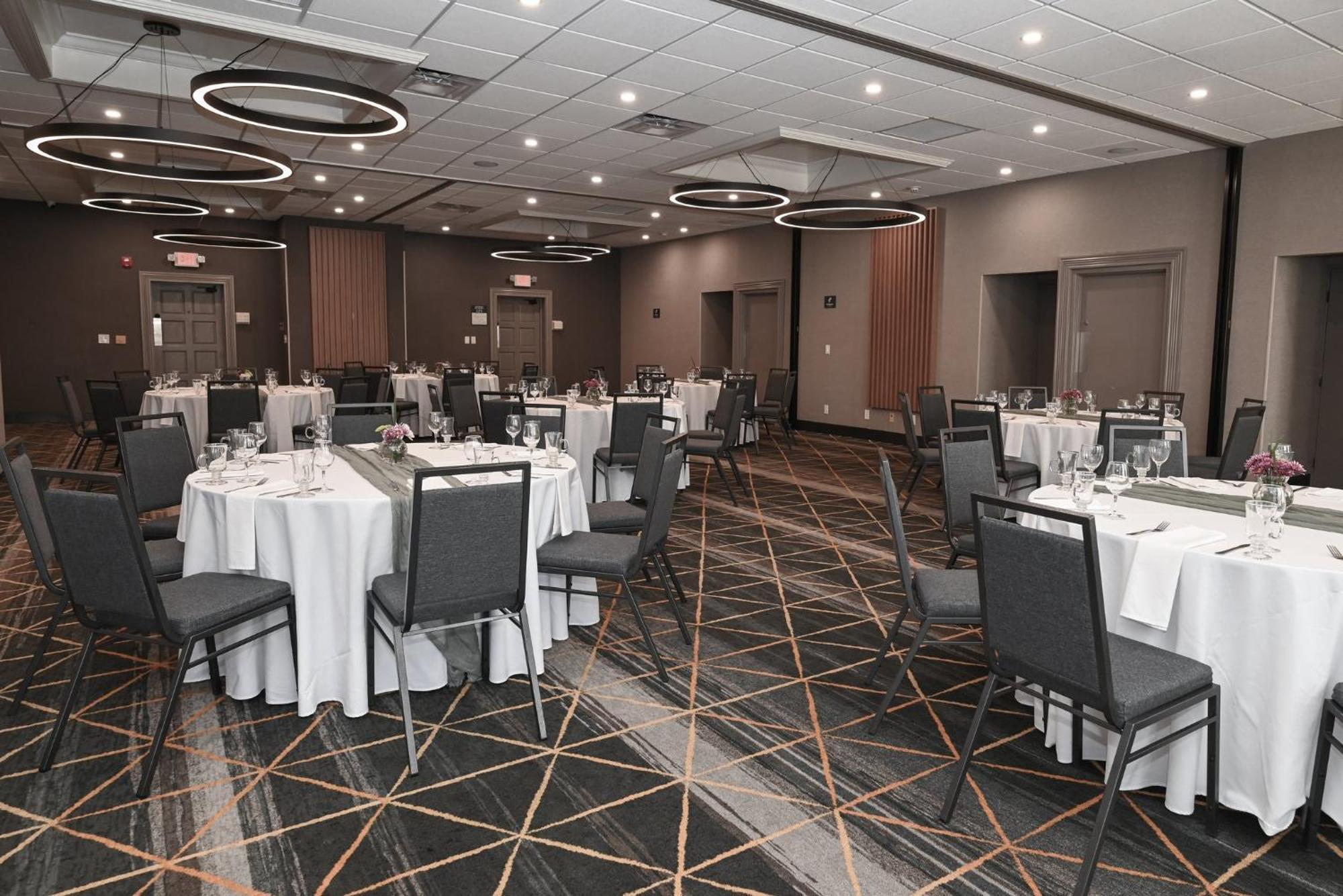 Holiday Inn Cleveland-Mayfield By Ihg Exterior photo
