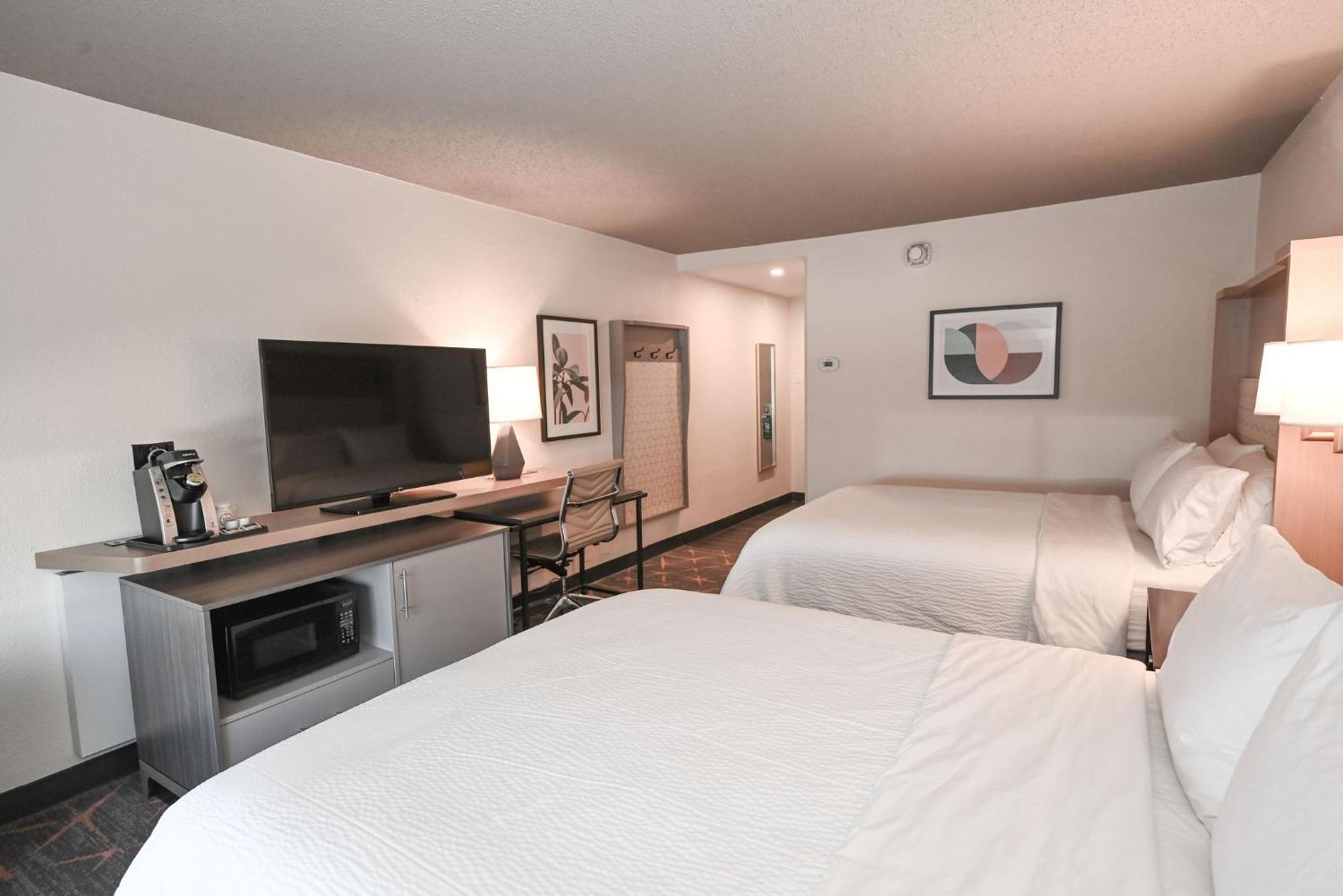 Holiday Inn Cleveland-Mayfield By Ihg Exterior photo
