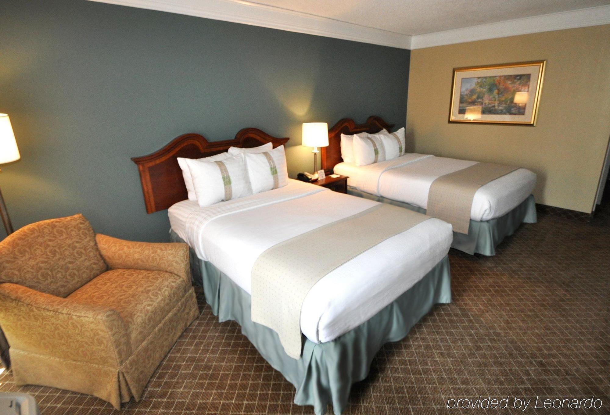 Holiday Inn Cleveland-Mayfield By Ihg Exterior photo